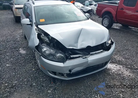 2013 Volkswagen Jetta Sportwagen 2.5L S z USA, uszkodzony, nr VIN 3VWPP7AJ7DM619463